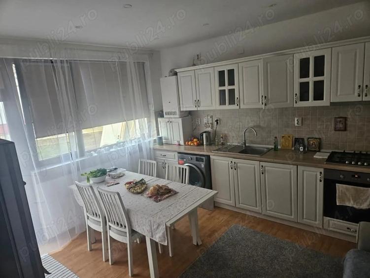 Casă cu 5 camere cu Teren 945 Mp în Central
