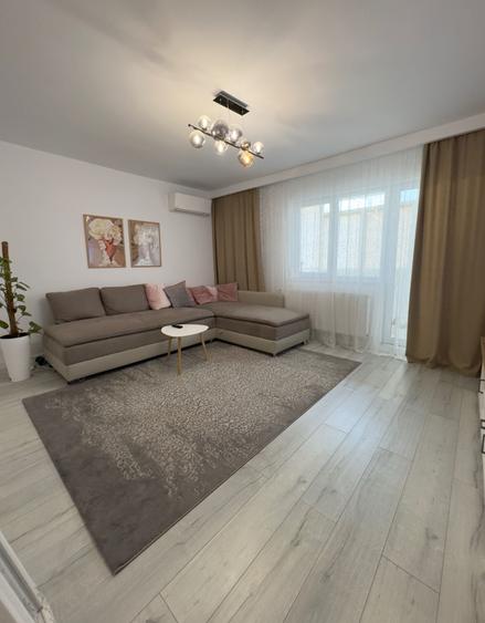 Apartament cu 3 camere decomandat, mobilat în Central