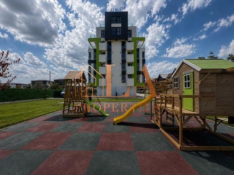 Penthouse cu 3 camere decomandat în Sud-Vest