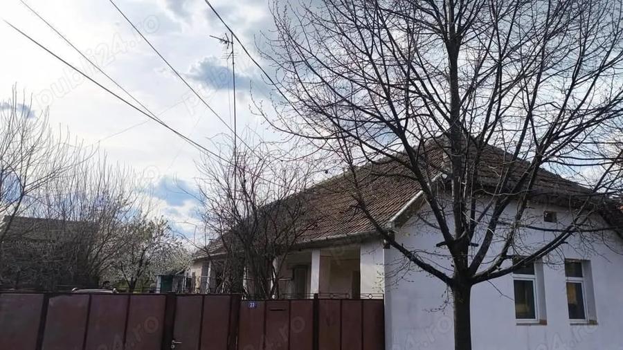 Casă cu 3 camere cu Teren 1439 Mp în Central