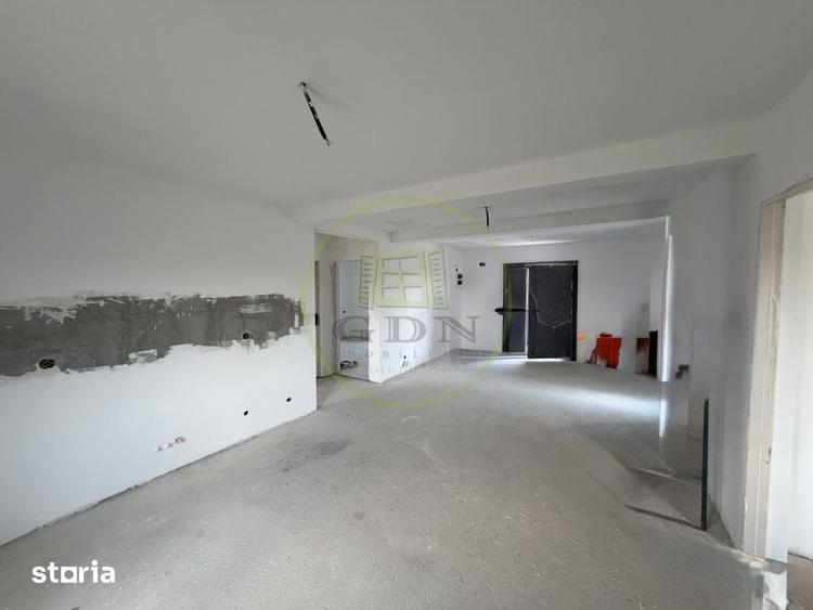 Casă cu 4 camere cu Teren 343 Mp în Malu Mare