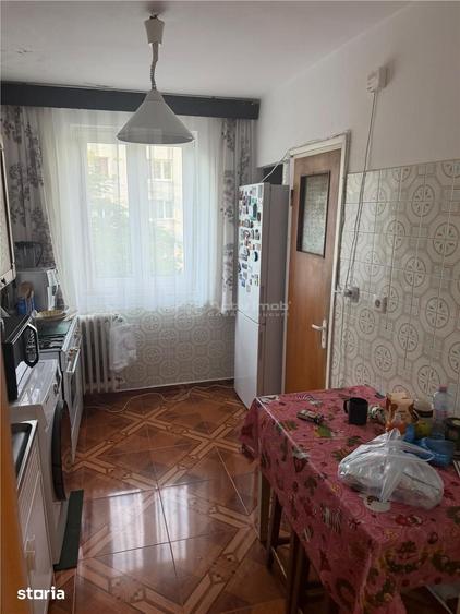 Apartament cu 3 camere decomandat în Titan
