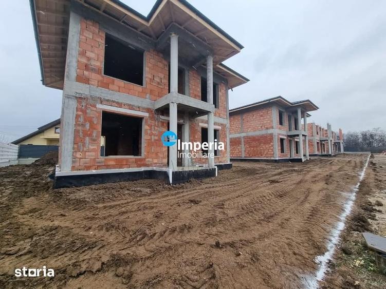 Casă cu 4 camere cu Teren 400 Mp în Granit