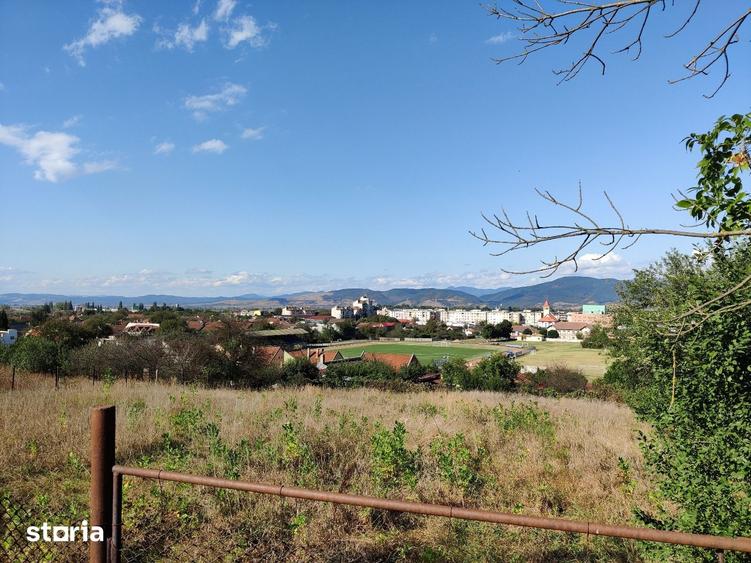 Teren de 1800 mp, în Simeria