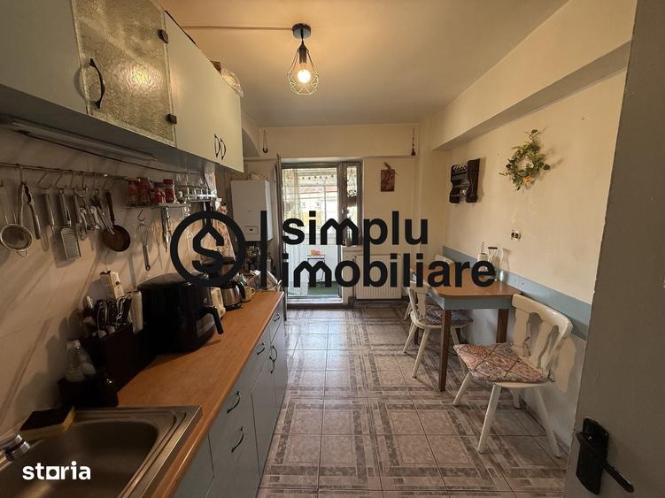 Apartament cu 3 camere decomandat în Sărari