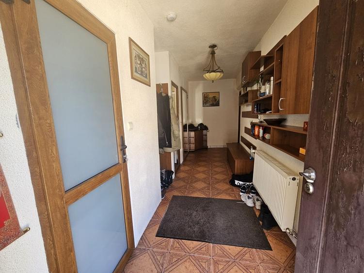 Casă individuală cu 5 camere cu Teren 159 Mp în Schei