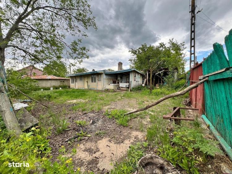 Casă cu 4 camere cu Teren 4430 Mp în Tecucelu Sec