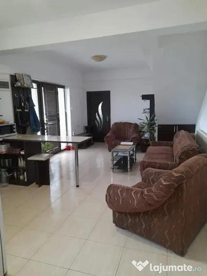 Apartament cu 3 camere decomandat în Anda