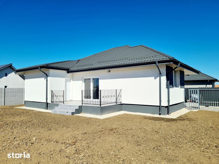 Casă cu 4 camere cu Teren 800 Mp în Săbăreni