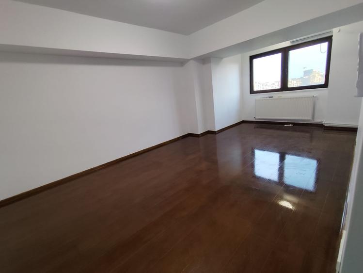 Apartament cu 6 camere decomandat în Unirii