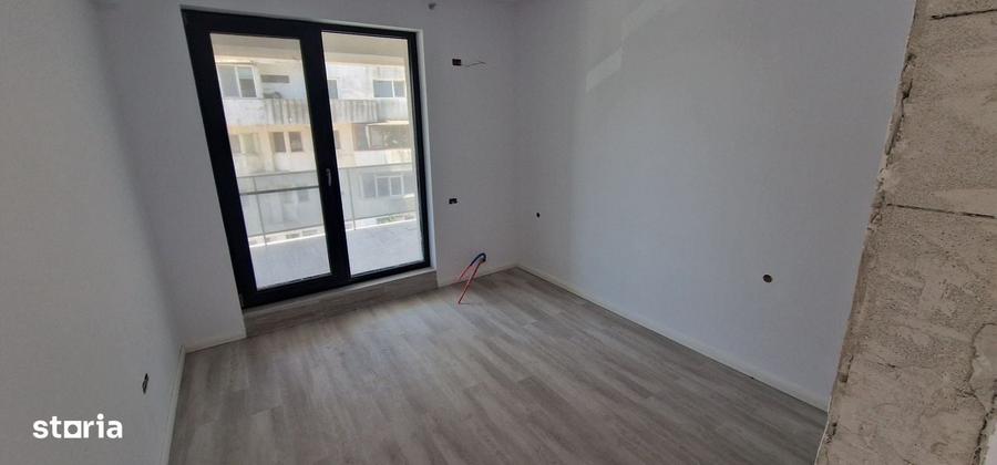 Apartament cu 3 camere decomandat în Faleza Nord