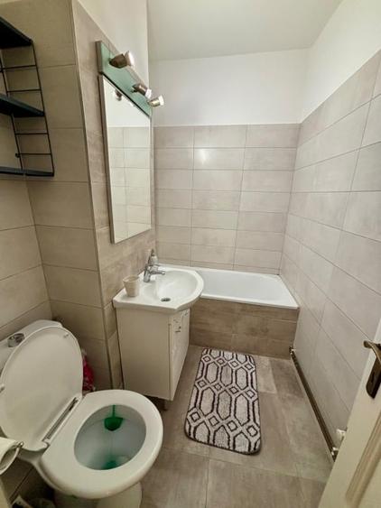 Apartament cu 2 camere semidecomandat, mobilat în Decebal