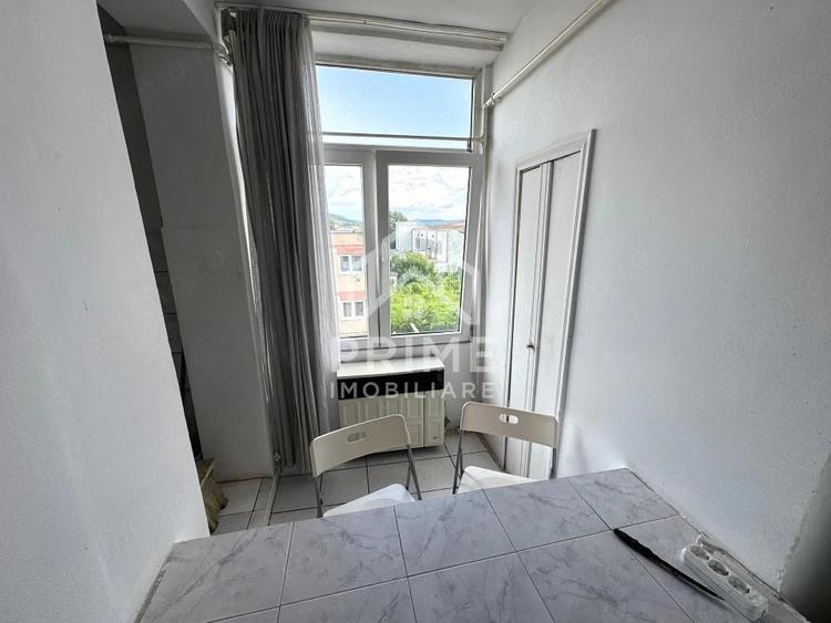 Garsonieră decomandată în Central