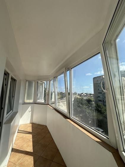 Apartament cu 4 camere decomandat în Km 4