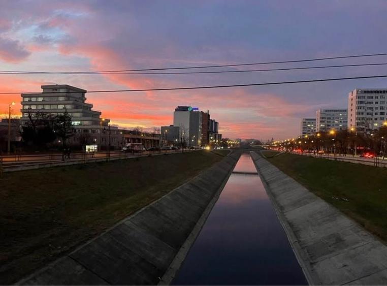 Apartament cu 2 camere semidecomandat în Podu Roș