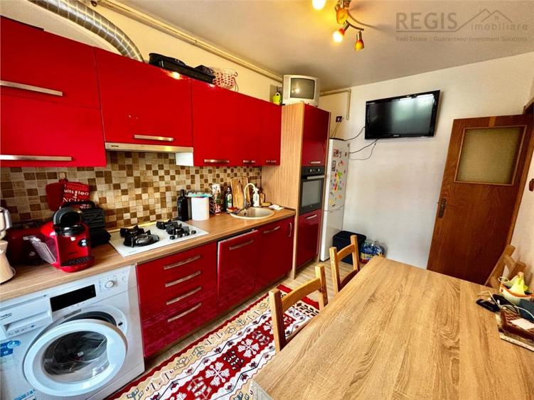 Apartament cu 3 camere decomandat în Eroilor