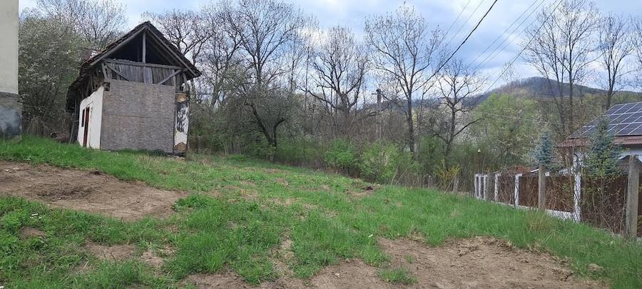 Teren de 2671 mp, în Plai