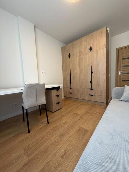 Apartament cu 3 camere semidecomandat, mobilat în Florești
