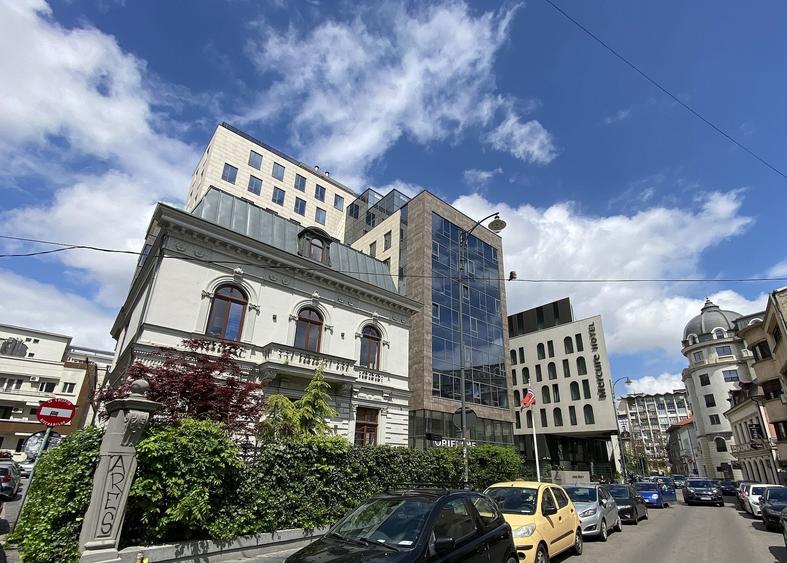 Birou, de 4,900 mp, în Romană