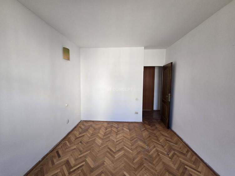 Apartament cu 3 camere decomandat în P-ța Mihai Viteazu