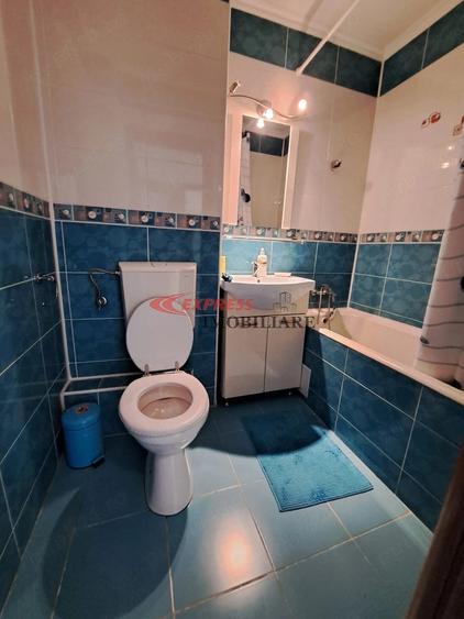 Apartament cu 3 camere semidecomandat în Titan