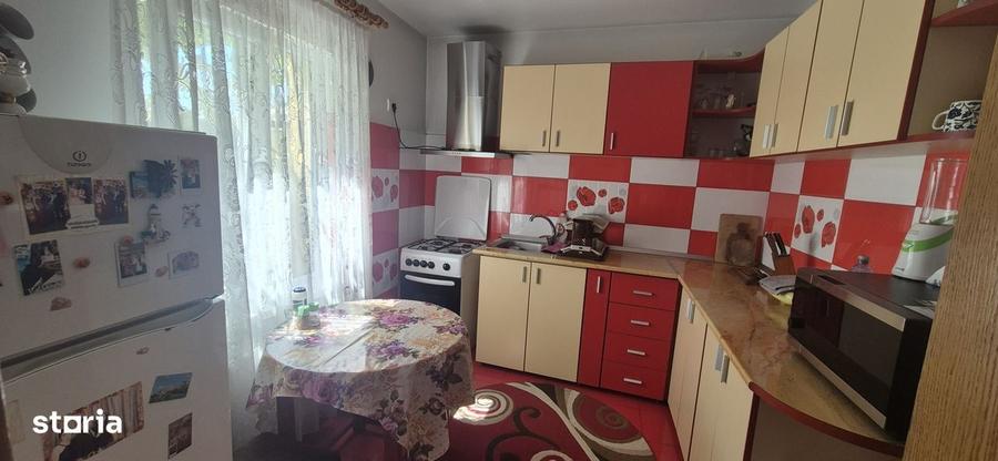 Casă cu 4 camere cu Teren 200 Mp în Valu lui Traian