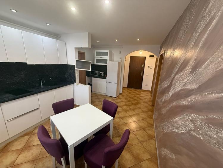 Apartament cu 2 camere decomandat, mobilat în Cugir