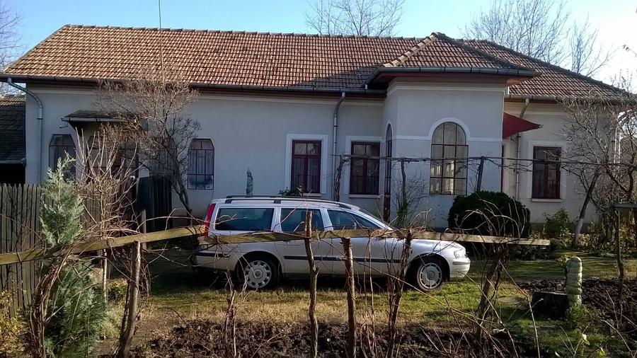 Casă cu 4 camere în Giubega