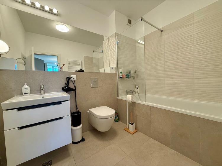Apartament cu 3 camere decomandat, mobilat în Băneasa