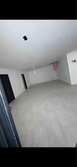 Casă cu 4 camere în Tineretului