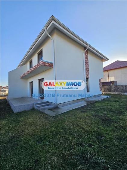 Casă individuală cu 4 camere cu Teren 245 Mp în Central