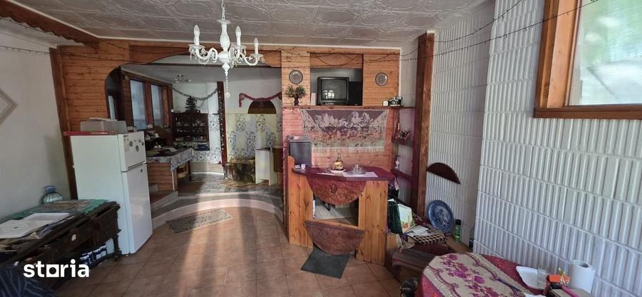 Casă cu 5 camere cu Teren 647 Mp în Telega