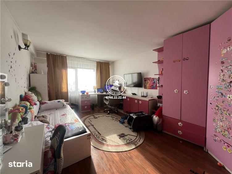 Apartament cu 3 camere decomandat în Nicolina