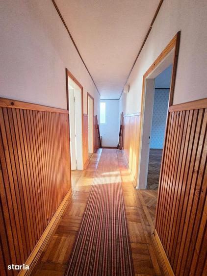 Casă cu 5 camere cu Teren 3581 Mp în Central