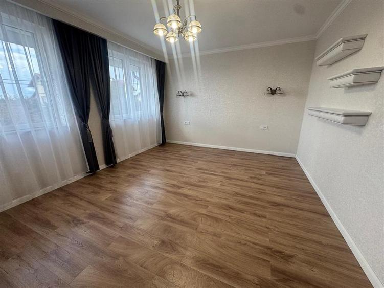 Casă individuală cu 5 camere cu Garaj în Ploieștiori