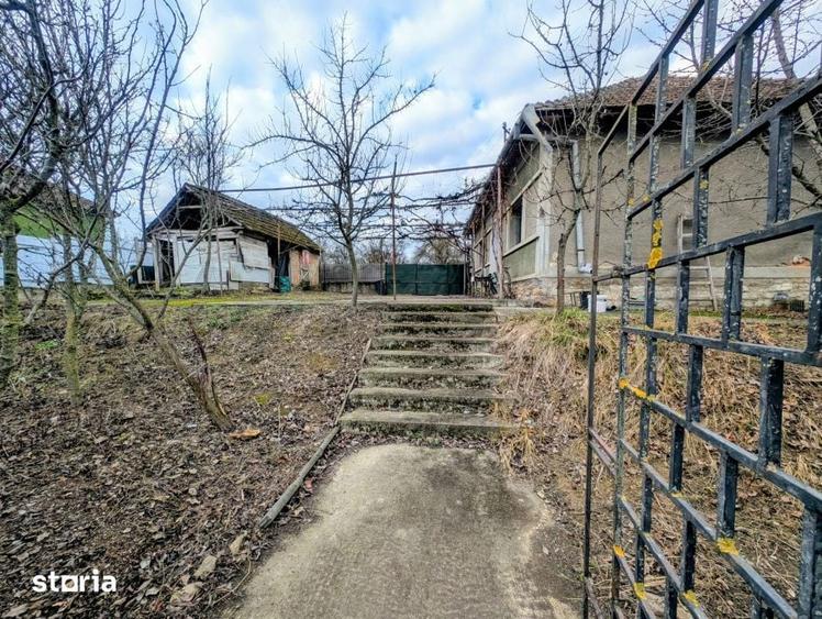 Casă cu 4 camere cu Teren 2190 Mp în Sânmartin