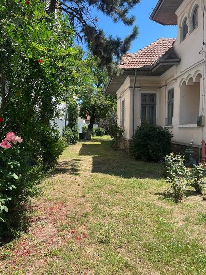 Casă cu 4 camere în Exterior Vest
