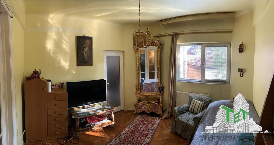 Apartament cu 4 camere semidecomandat în Universitate