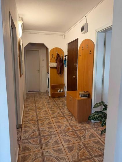 Apartament cu 3 camere decomandat în Alfa