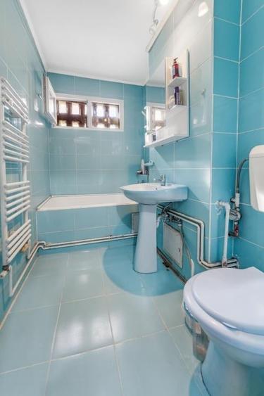 Apartament cu 3 camere semidecomandat, mobilat în Berceni