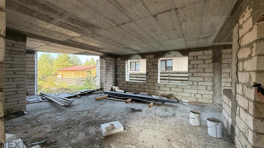 Casă cu 12 camere cu Teren 680 Mp în Podu Nărujei