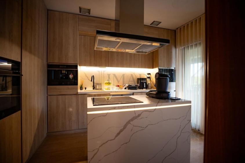 Casă cu 6 camere cu Teren 1700 Mp în Central