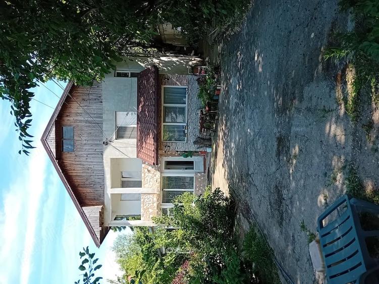 Casă cu 5 camere cu Teren 756 Mp în Central