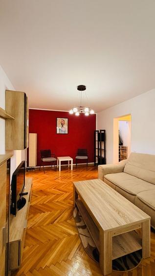 Apartament cu 3 camere semidecomandat, mobilat în Mazepa 1