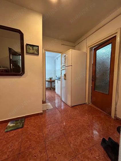 Apartament cu 3 camere semidecomandat în Pantelimon