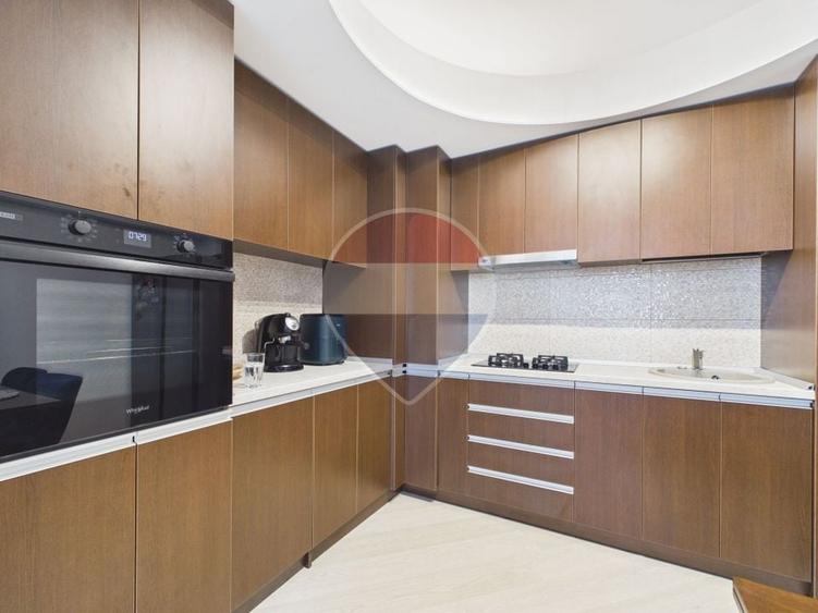Apartament cu 3 camere decomandat în Periferie