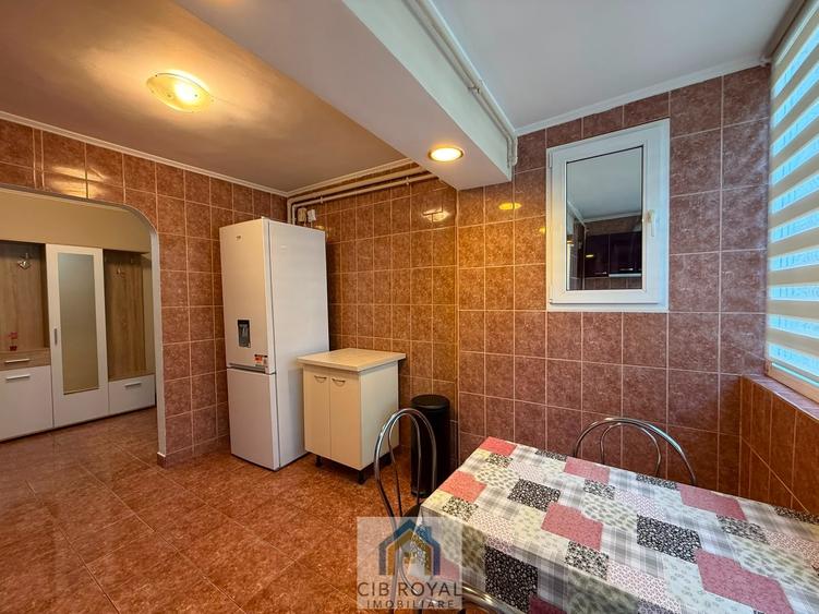 Apartament cu 3 camere semidecomandat în Câmpia Libertății