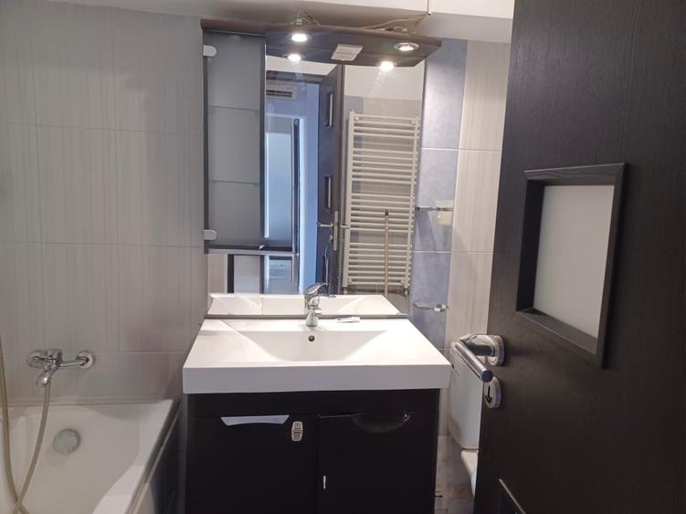 Apartament cu 3 camere decomandat în Moșilor