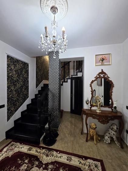 Casă cu 6 camere cu Teren 235 Mp în Rahova