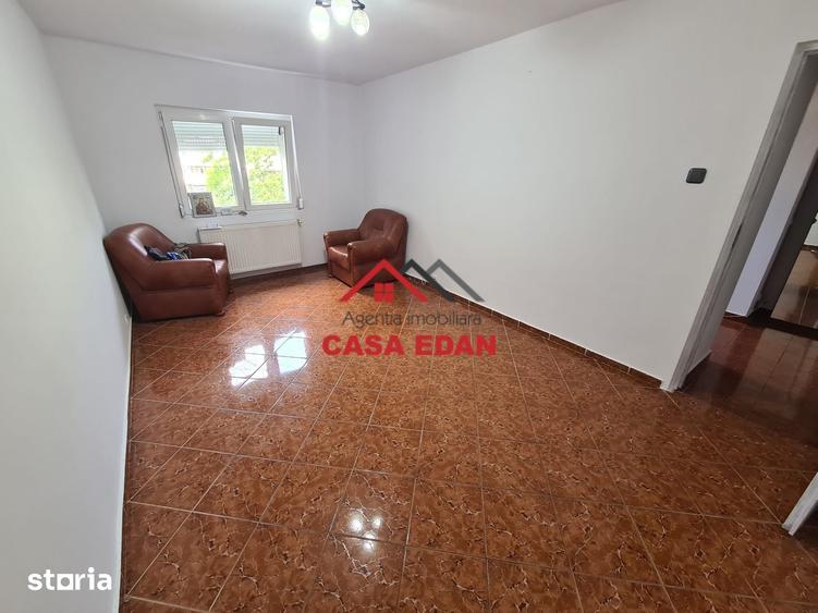 Apartament cu 2 camere decomandat în Piața Centrală